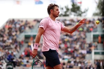 Stan Wawrinka angry about ‘fricking freezing water’ in French Open defeat