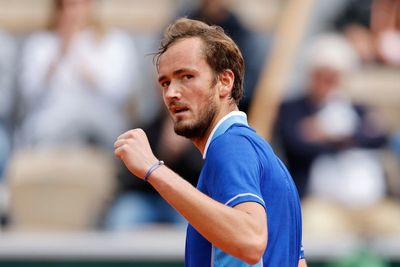 Daniil Medvedev cruises past Facundo Bagnis to reach French Open second round