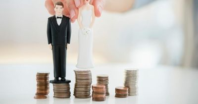 Expert reveals how much cash you should give as a wedding gift
