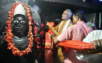 Bhupesh Baghel offers 11 km-long chunari at Danteshwari temple