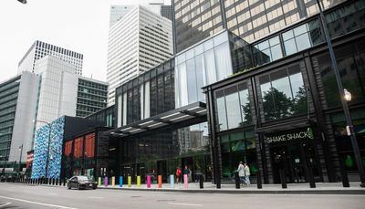 Willis Tower transforms into friendly giant to keep drawing office workers