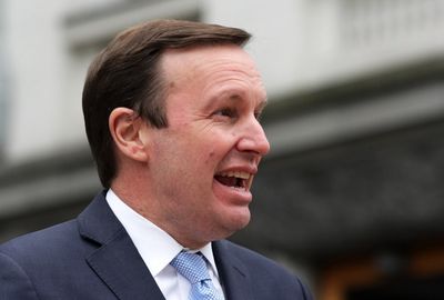 Murphy begs GOP over guns after shooting