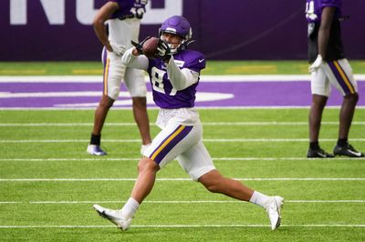 Browns waive a tight end, sign a tight end