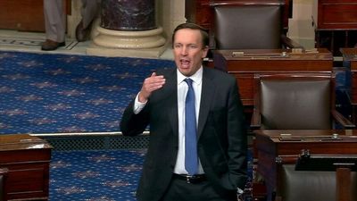 US Senator from Connecticut Chris Murphy rages in powerful speech after Texas school shooting