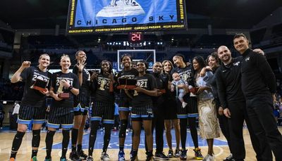 Sky celebrate title with ring, banner ceremony, then beat Fever
