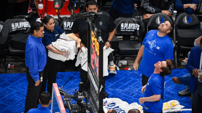 Game 4 of Warriors-Mavs Featured a 16-Minute ‘Rain Delay’