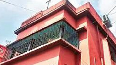 Kolkata police nab friend after youth falls to death