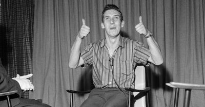 Man who posted himself home from Australia looking for two Irishmen to thank