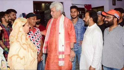 Urmran's remarkable achievement is a proud moment for entire J&K: LG