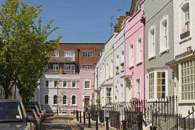 London homes with gardens are priced £64,000 higher on average than those without outdoor space