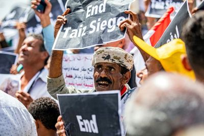 Yemenis protest Taez blockade as talks get underway