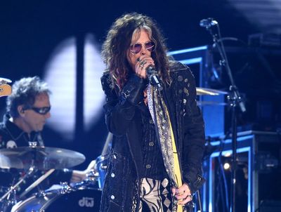 Steven Tyler enters treatment, Aerosmith cancels shows