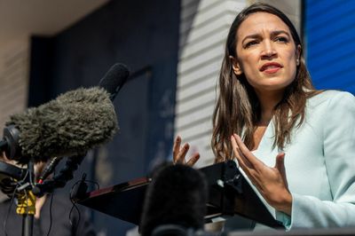 AOC slams Dems over "pro-NRA" candidate