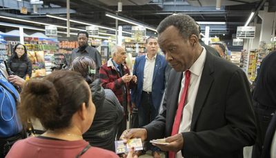 Hundreds line up for Willie Wilson’s food giveaway