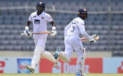 Angelo Mathews, Dhananjaya de Silva keep Sri Lanka alive in Bangladesh Test