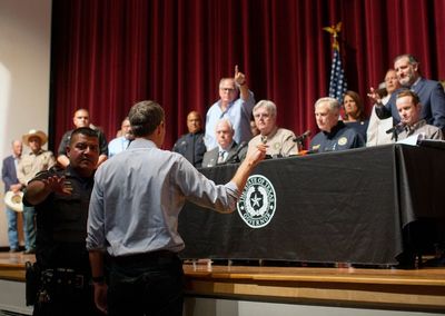 Beto O'Rourke disrupts GOP news conference on shooting