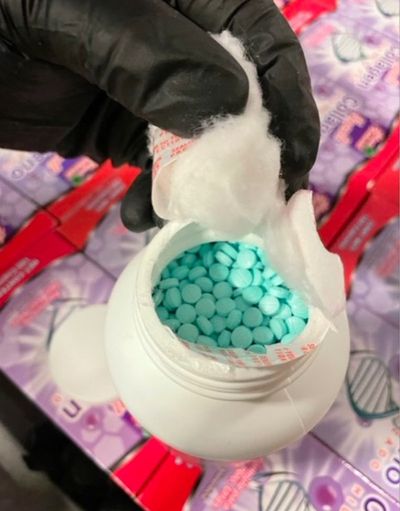 Cops: 500,000 fentanyl pills found in Arizona traffic stop