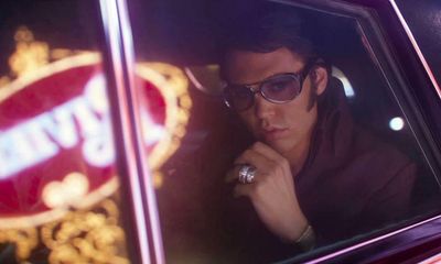 Elvis review – Baz Luhrmann’s squeaky-clean King is shaking no one up