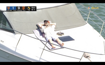 Giants broadcast cut to fan hilariously chilling on boat while San Francisco cruised against Mets