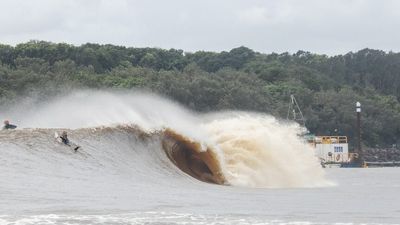 Bigger dredge to tackle treacherous sandbar restricting access to Mooloolaba harbour