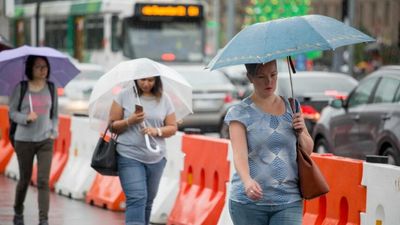 BOM's winter outlook signals yet more wet weather for the east, dry days further west