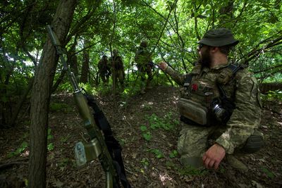 Russian forces edge closer to encircling Ukraine troops in east