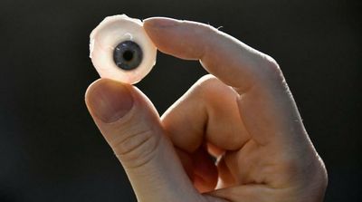 Scientists Fashion Smart Contact Lens to Treat Glaucoma