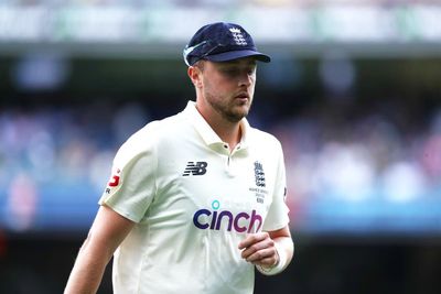 Ollie Robinson’s England hopes scuppered by back problem