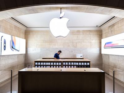 Apple Gives 10% Hike To Store Workers Amid Hot Inflation, Unionization Drive