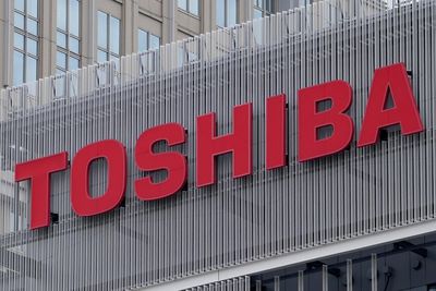 Japan's troubled Toshiba proposes outside directors to board