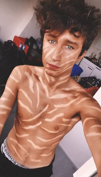 Struggling musician clocks 20 million TikTok views after covering himself in a ‘zebra tan’