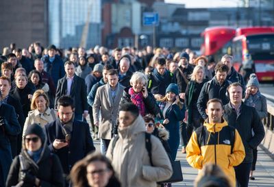 Net migration to UK remained steady in first part of pandemic, figures suggest