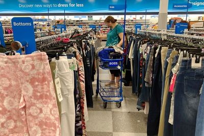 US economy shrank by 1.5% in Q1 but consumers kept spending