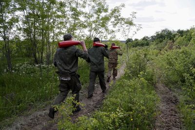 Russia "has the advantage" in Luhansk region, Ukraine says