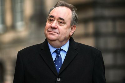 Alex Salmond allowed to keep Yes sign in garden after planning dispute