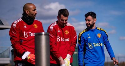 Manchester United stars Bruno Fernandes and David de Gea send message to Lee Grant