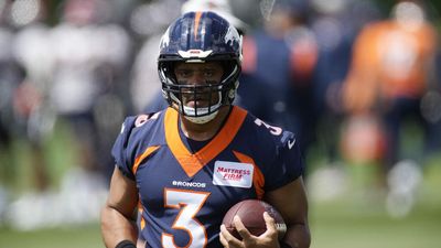 Broncos QB Russell Wilson helping coach up players learning new offense