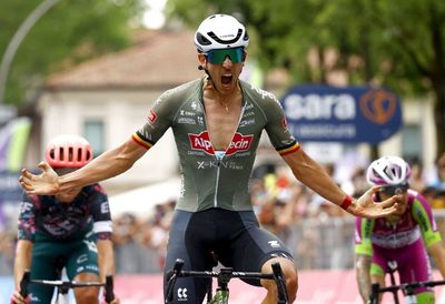 Dries De Bondt wins Stage 18 of Giro D’Italia as breakaway denies sprinters