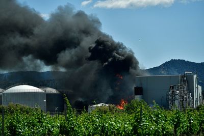 Explosion at Spanish plant leaves 2 dead; 250 kids evacuated