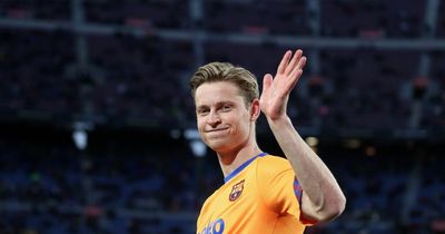 Man Utd make Frenkie De Jong ultimatum as Barcelona star mulls over transfer