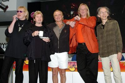 Yes drummer Alan White dies aged 72