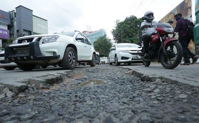 Bumpy ride for Kochiites along potholed roads