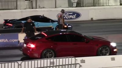 Tesla Model S Plaid Races 720S, Corvette, Hayabusa At Drag Strip