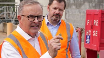 Federal election: Anthony Albanese to urge Fair Work Commission to raise minimum wage, Barnaby Joyce faces challenge for Nationals leadership — as it happened