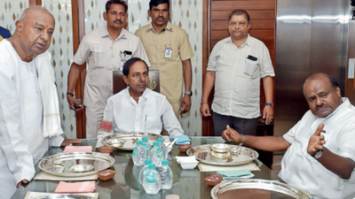 Telangana CM K Chandrashekar Rao skips PM Narendra Modi event in Hyderabad, meets HD Deve Gowda & HD Kumaraswamy in Bengaluru