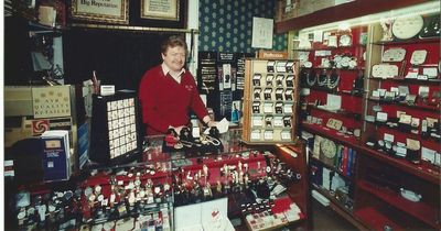 Ayr jewellery shop owner hands reins over to son as he retires after 43 years