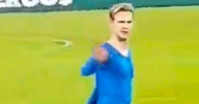 Frenkie de Jong reaction spotted as fan shouts "Erik ten Hag is waiting for you"