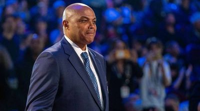 Watch: Warriors Fans Throw Things at Charles Barkley On-Air
