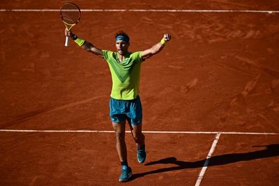 Nadal sweeps into French Open last 16