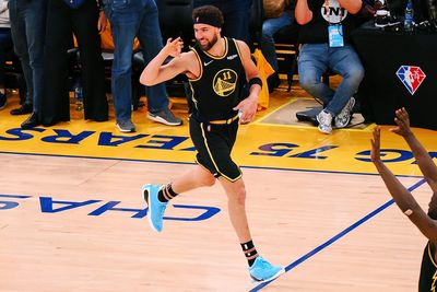 Watch: Klay Thompson hits Steph Curry’s signature shimmy after drilling 3-pointer vs. Mavs